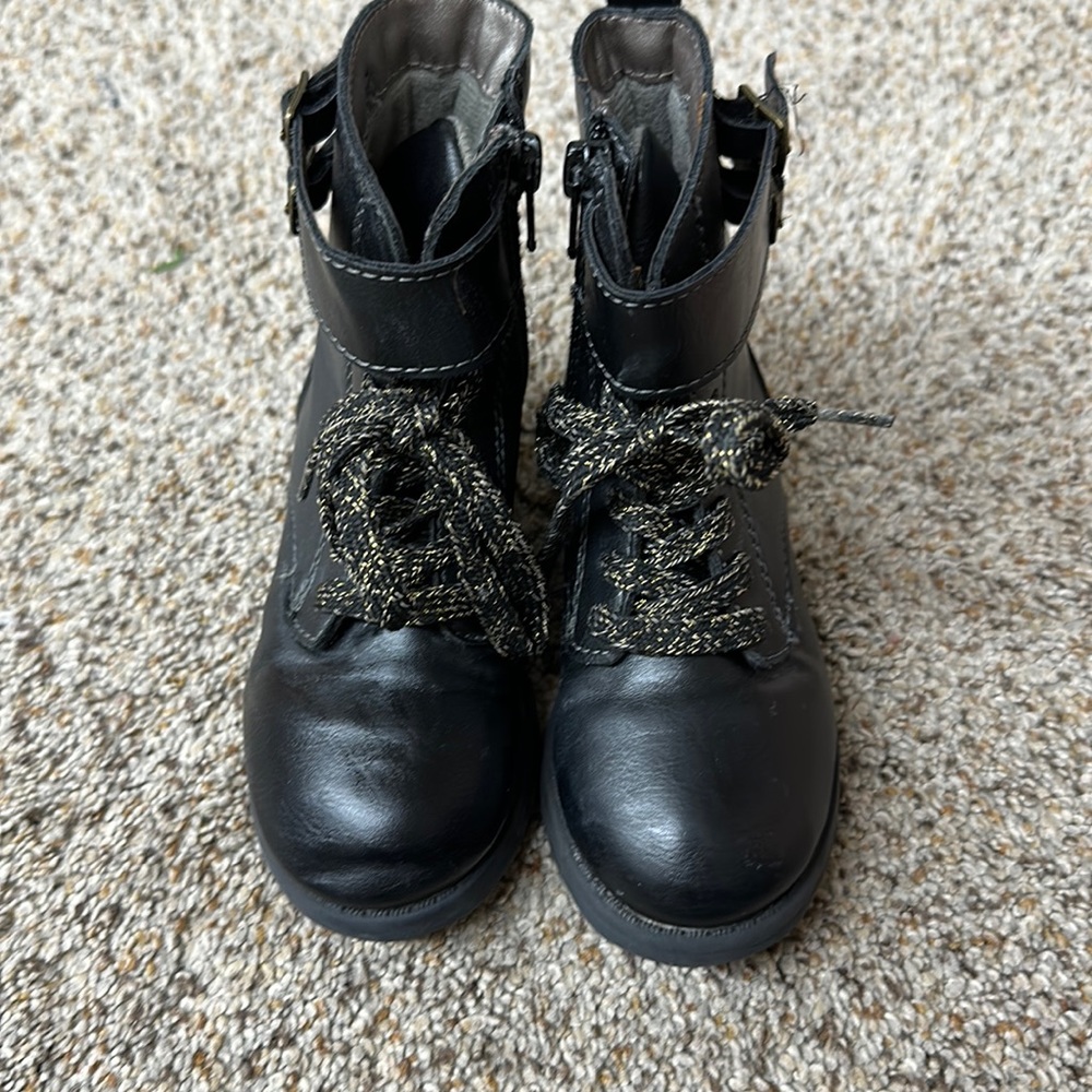 Carters size 9 boots